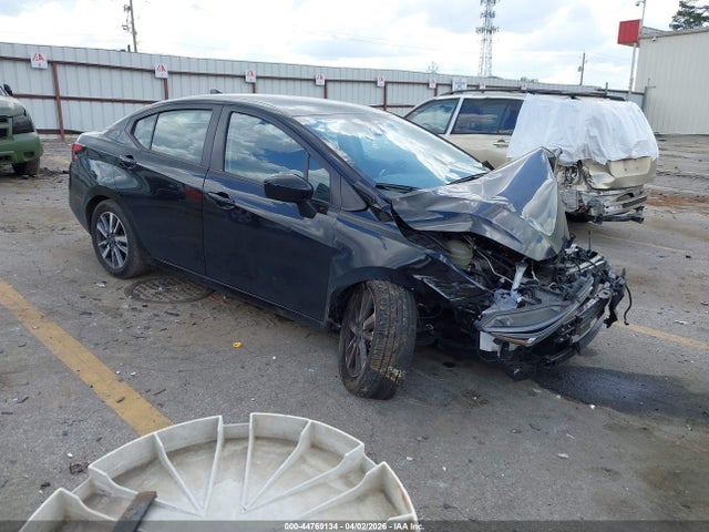 Salvage Nissan Versa Image