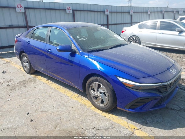 Salvage Hyundai ELANTRA Image