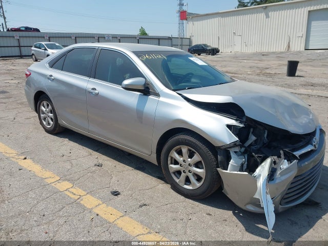 Salvage Toyota Camry Image