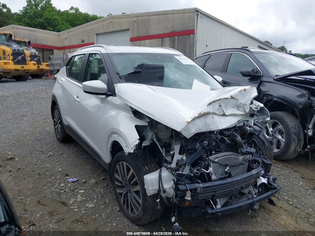 Salvage Nissan Kicks Image