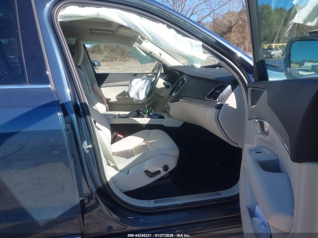 Volvo XC90 B6 Plus Bright Theme 7-seater