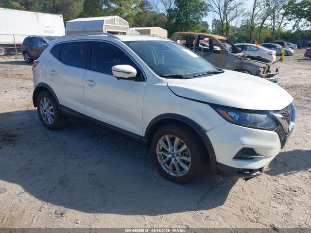 Salvage Nissan Rogue Image