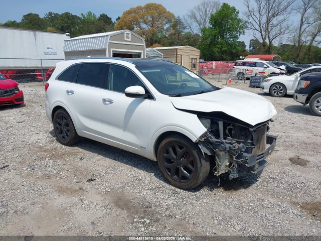 Salvage Kia Sorento Image