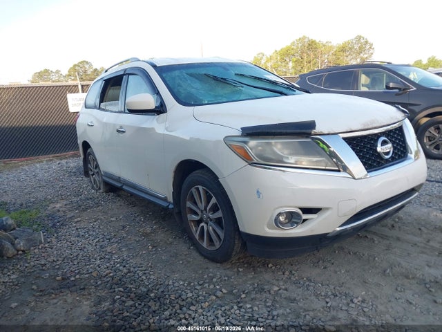 Salvage Nissan Pathfinder Image