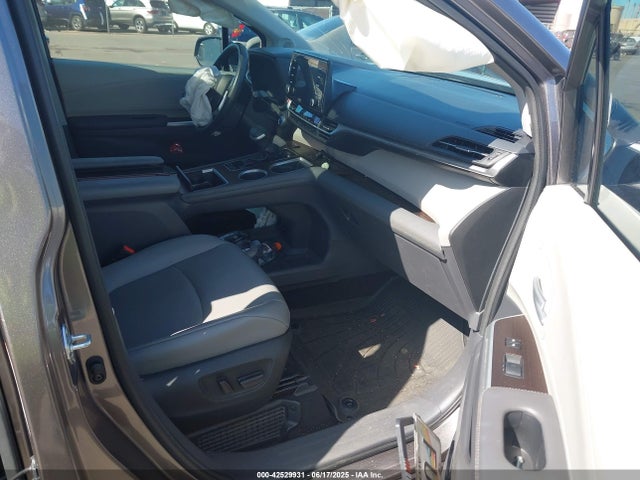 Toyota Sienna Xle