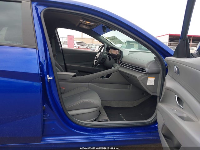 Hyundai ELANTRA Blue