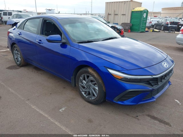 Salvage Hyundai ELANTRA Image