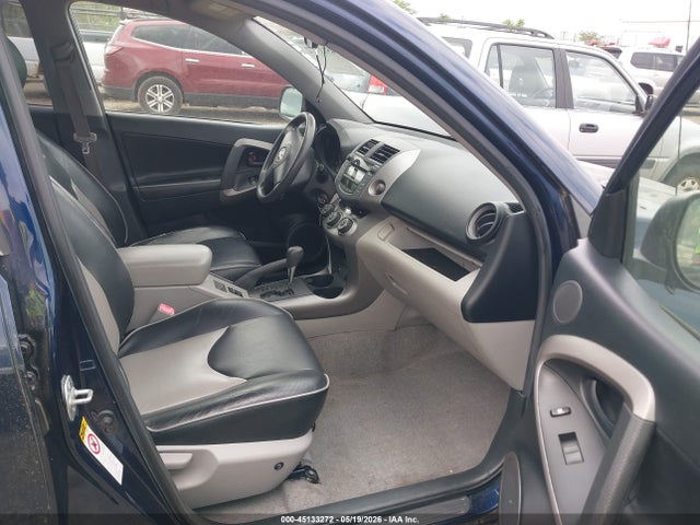 Toyota RAV4 Base V6