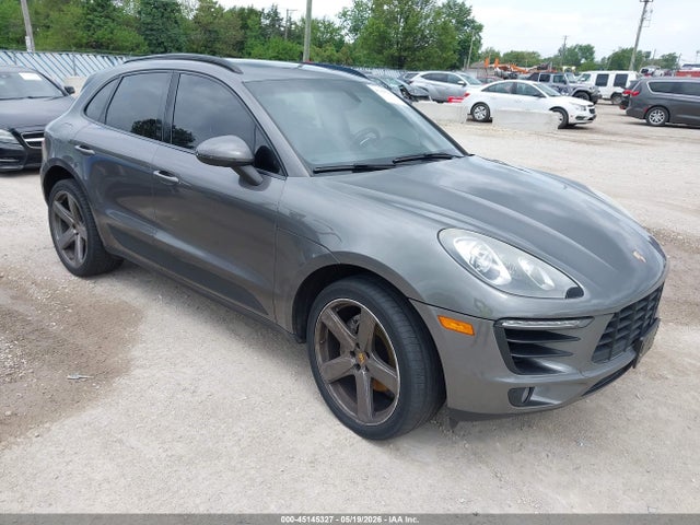 Salvage Porsche Macan Image