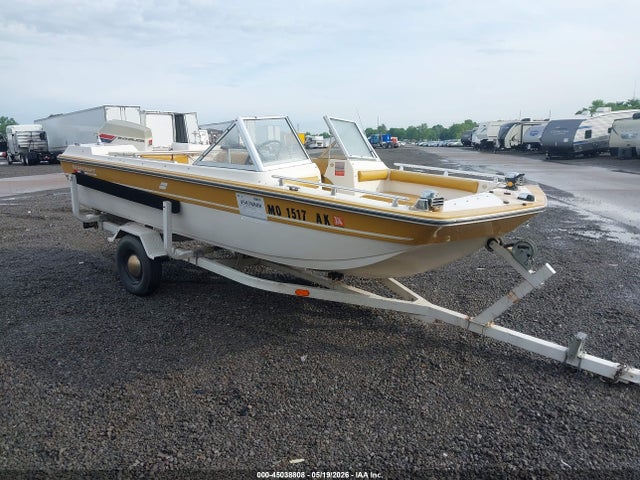 Salvage Starcraft 15ft Boat Image