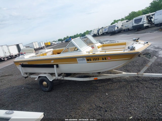 Starcraft 15ft Boat