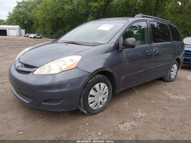 Toyota Sienna Le