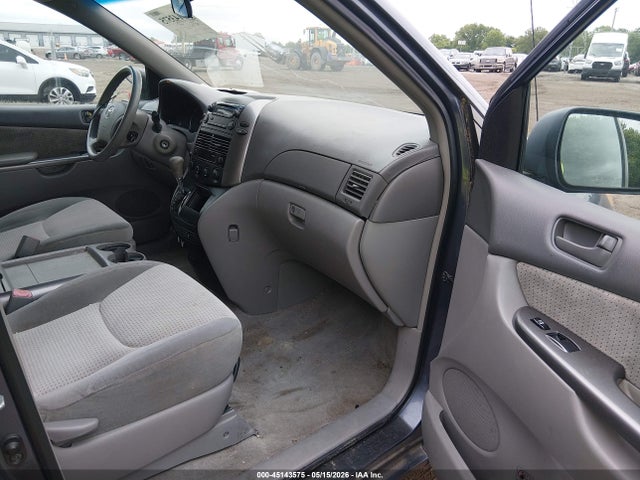 Toyota Sienna Le