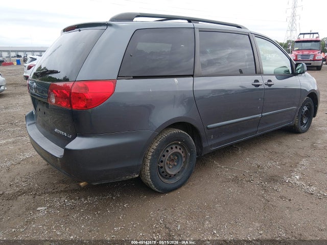 Toyota Sienna Le
