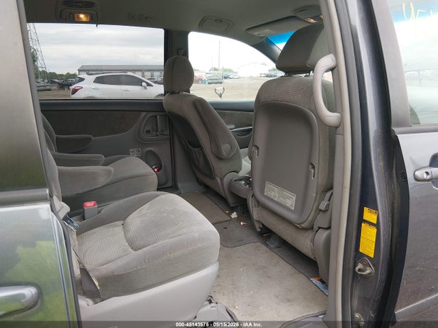 Toyota Sienna Le