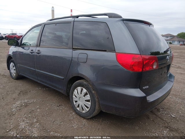 Toyota Sienna Le