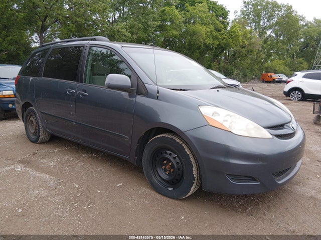 Toyota Sienna Le