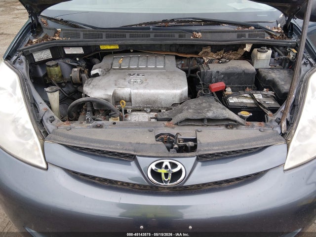 Toyota Sienna Le
