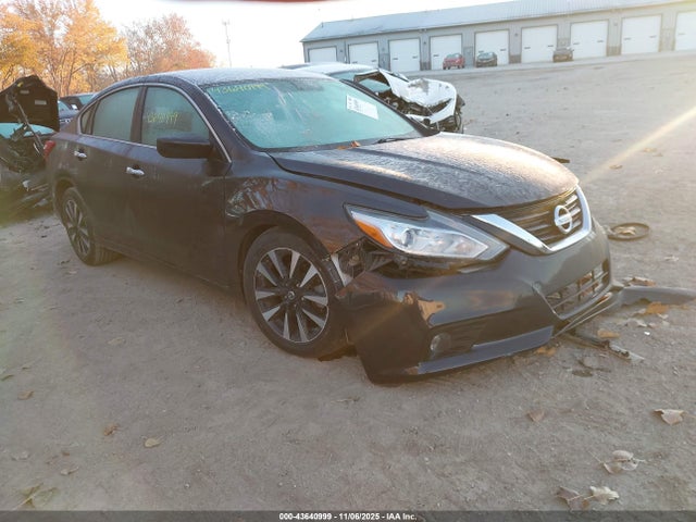 Salvage Nissan Altima Image
