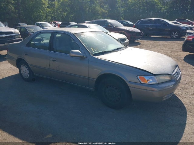 Salvage Toyota Camry Image