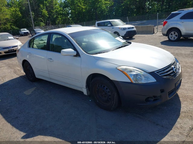 Salvage Nissan Altima Image