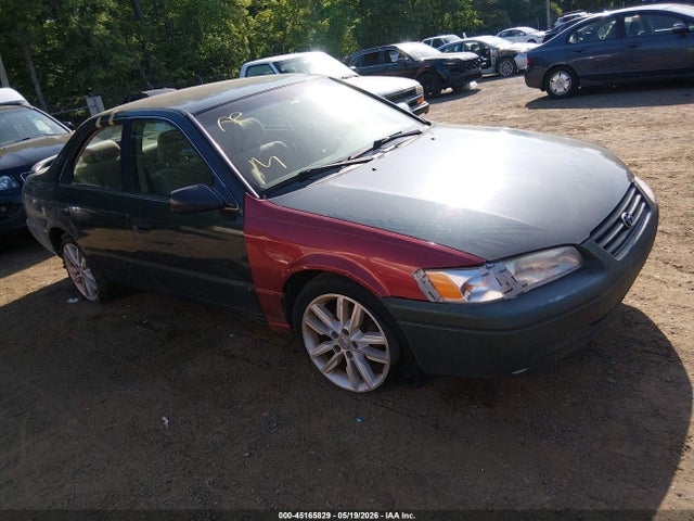 Salvage Toyota Camry Image