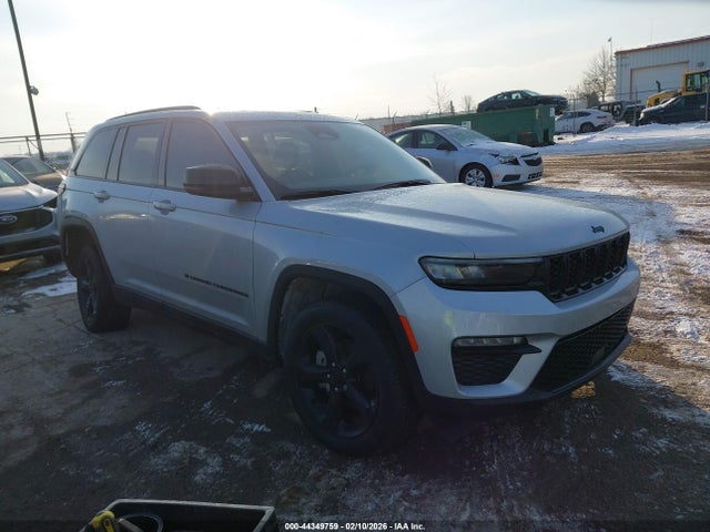 Salvage Jeep Grand Cherokee Image