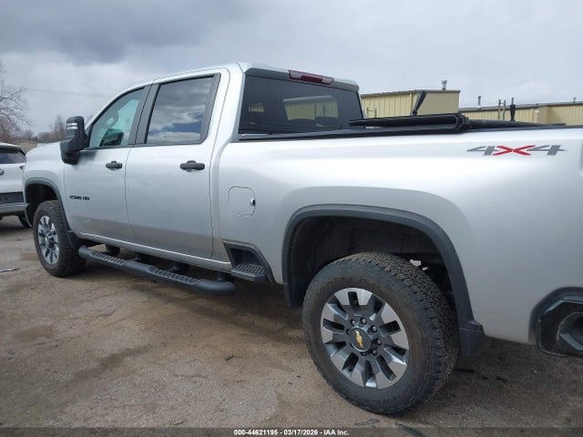 Chevrolet Silverado 2500 4wd  Standard Bed Custom