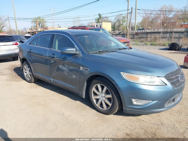 Salvage Ford Taurus Image