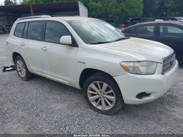Salvage Toyota Highlander Image