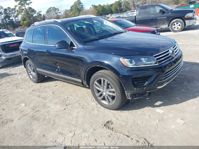 Salvage Volkswagen Touareg Image