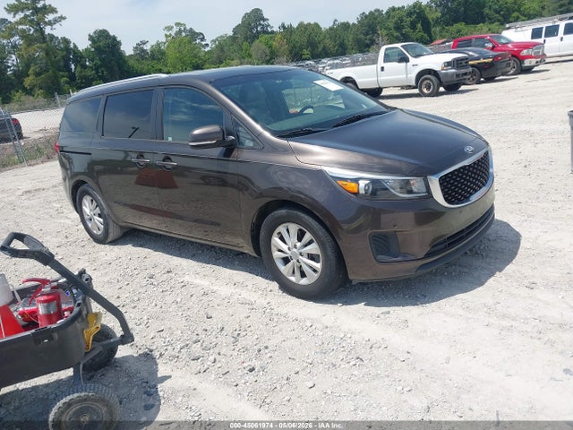 Salvage Kia Sedona Image