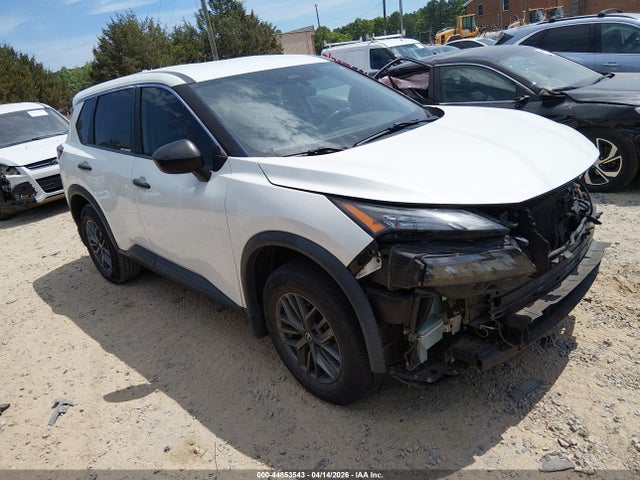 Salvage Nissan Rogue Image