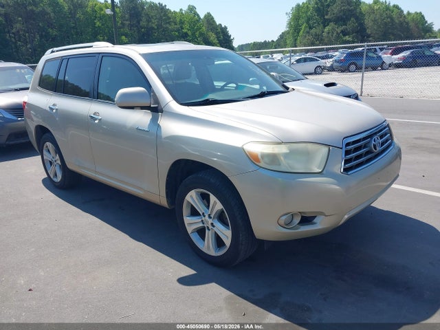 Salvage Toyota Highlander Image