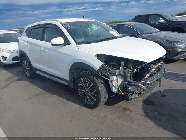 Salvage Hyundai TUCSON Image