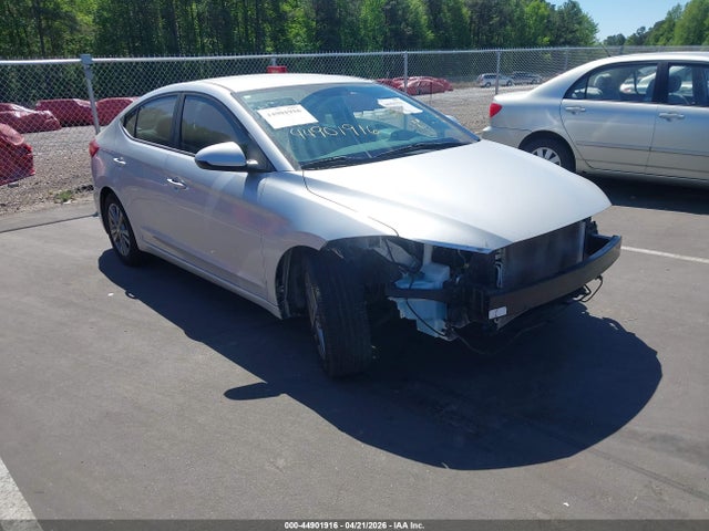 Salvage Hyundai ELANTRA Image
