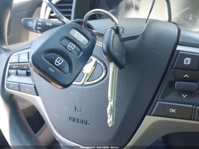 Hyundai ELANTRA Sel