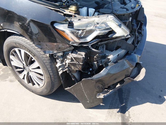 Nissan Pathfinder S
