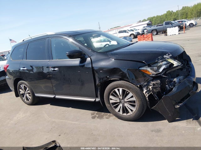 Nissan Pathfinder S