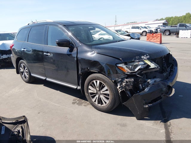 Salvage Nissan Pathfinder Image