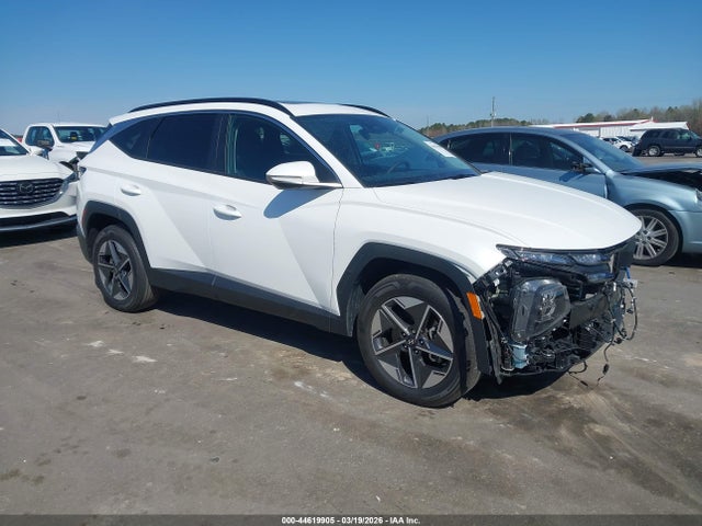 Salvage Hyundai TUCSON Image