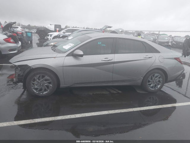 Hyundai ELANTRA Sel