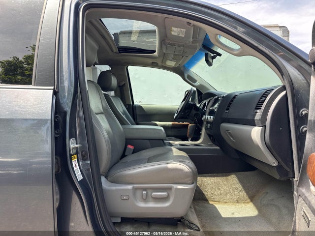 Toyota Sequoia Platinum 5.7l V8