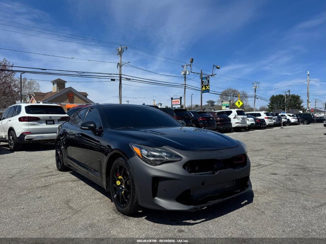 Salvage Kia Stinger Image