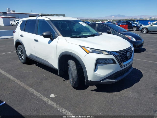 Salvage Nissan Rogue Image