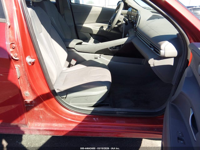 Hyundai ELANTRA Sel