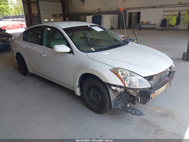 Salvage Nissan Altima Image