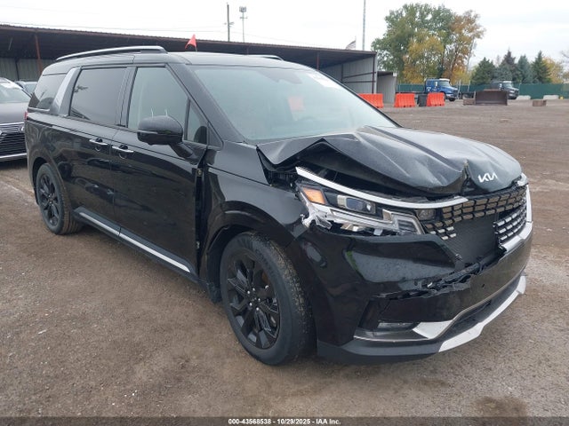 Salvage Kia Carnival Image