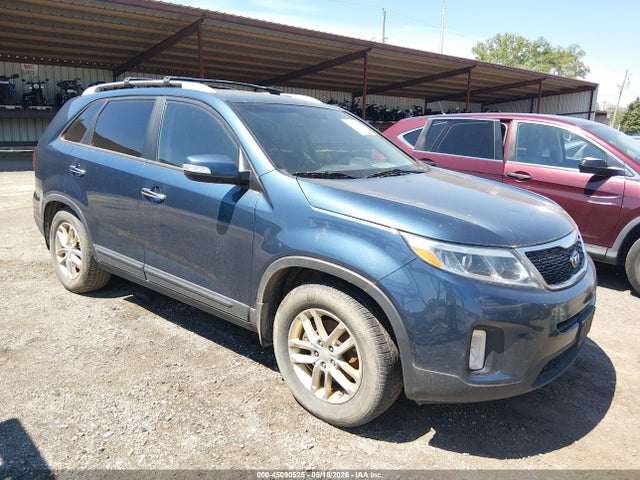 Salvage Kia Sorento Image