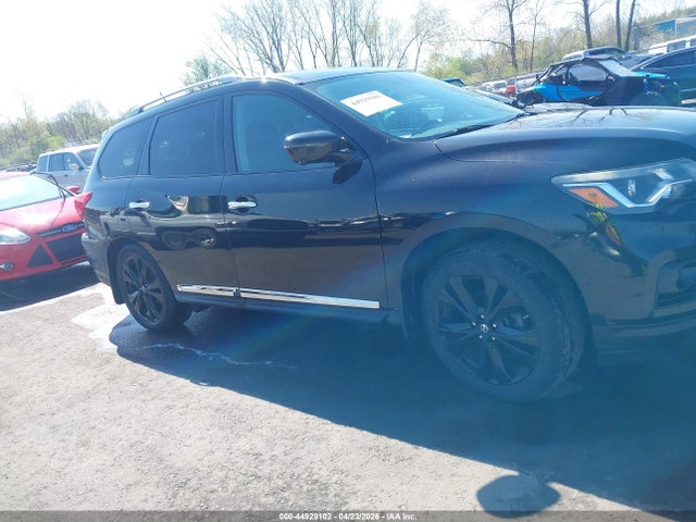 Nissan Pathfinder Platinum